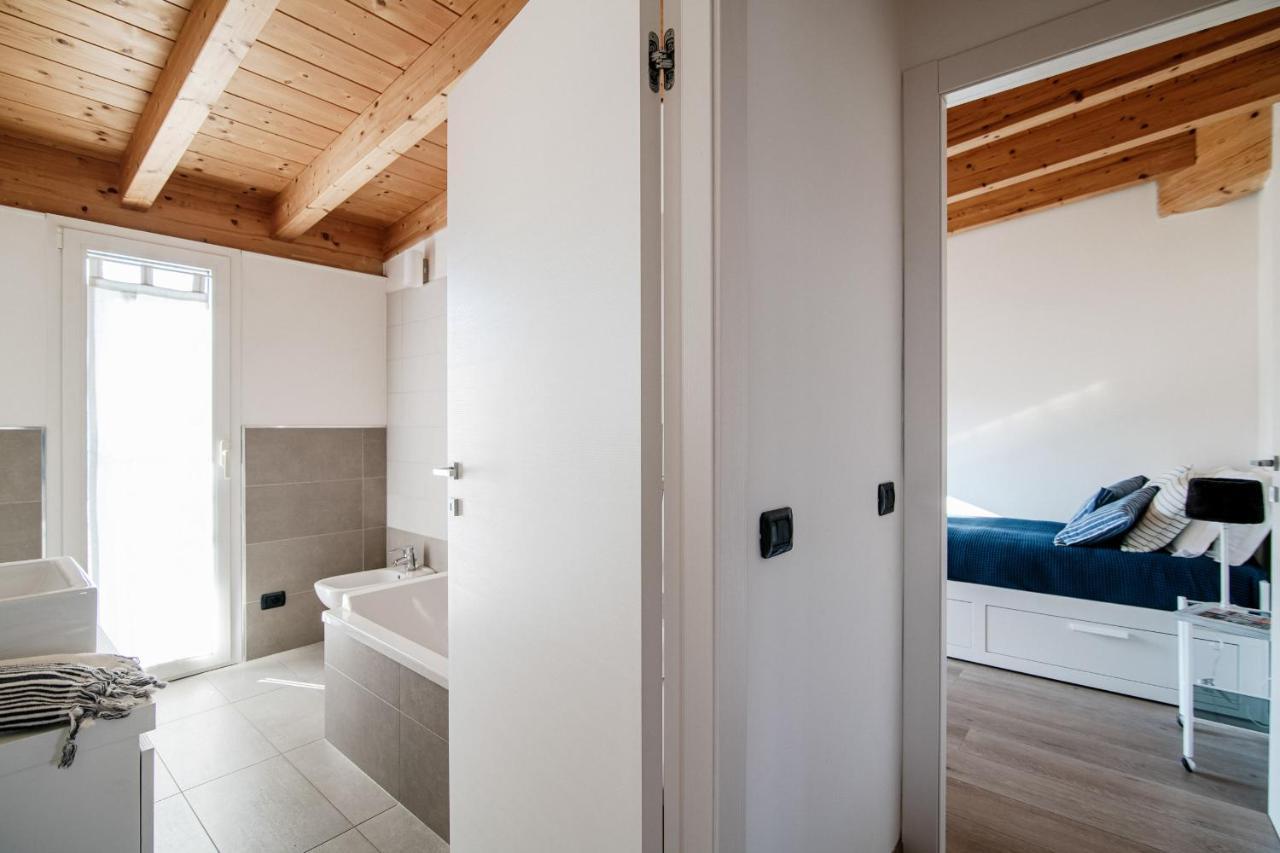 White Attic - By Myhomeincomo Camnago Volta Εξωτερικό φωτογραφία