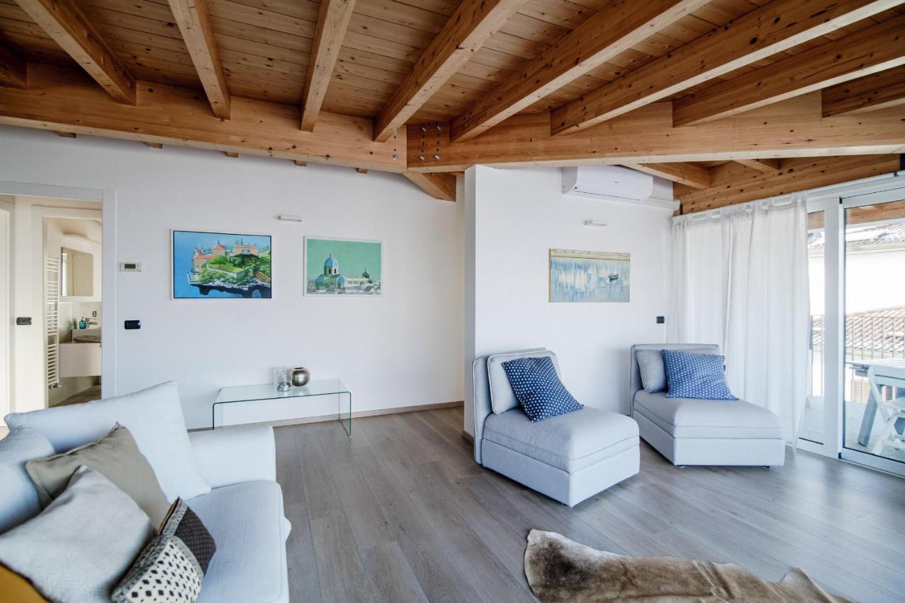 White Attic - By Myhomeincomo Camnago Volta Εξωτερικό φωτογραφία