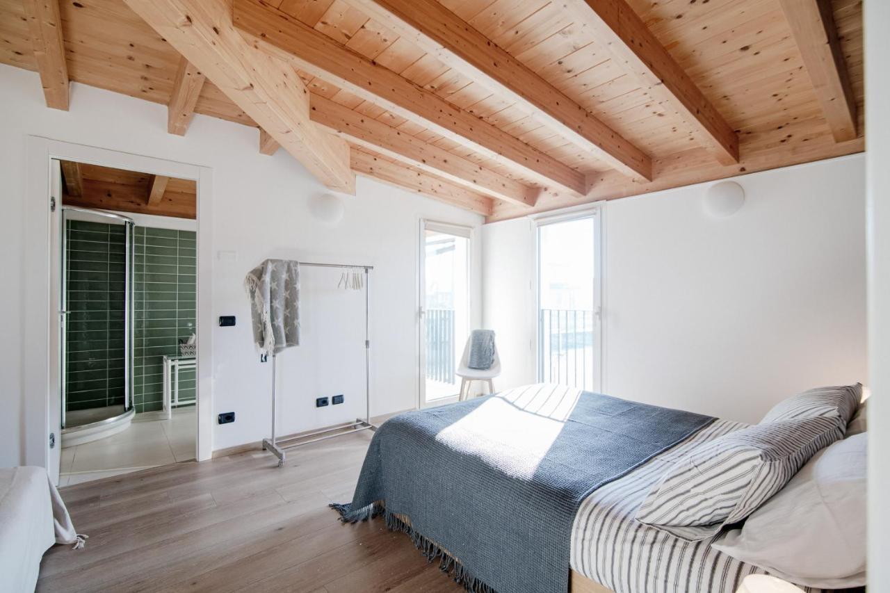 White Attic - By Myhomeincomo Camnago Volta Εξωτερικό φωτογραφία