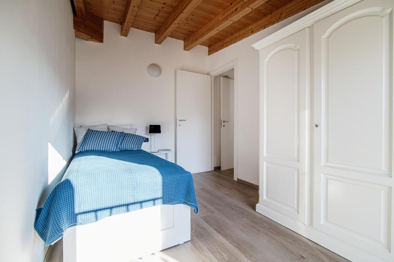 White Attic - By Myhomeincomo Camnago Volta Εξωτερικό φωτογραφία