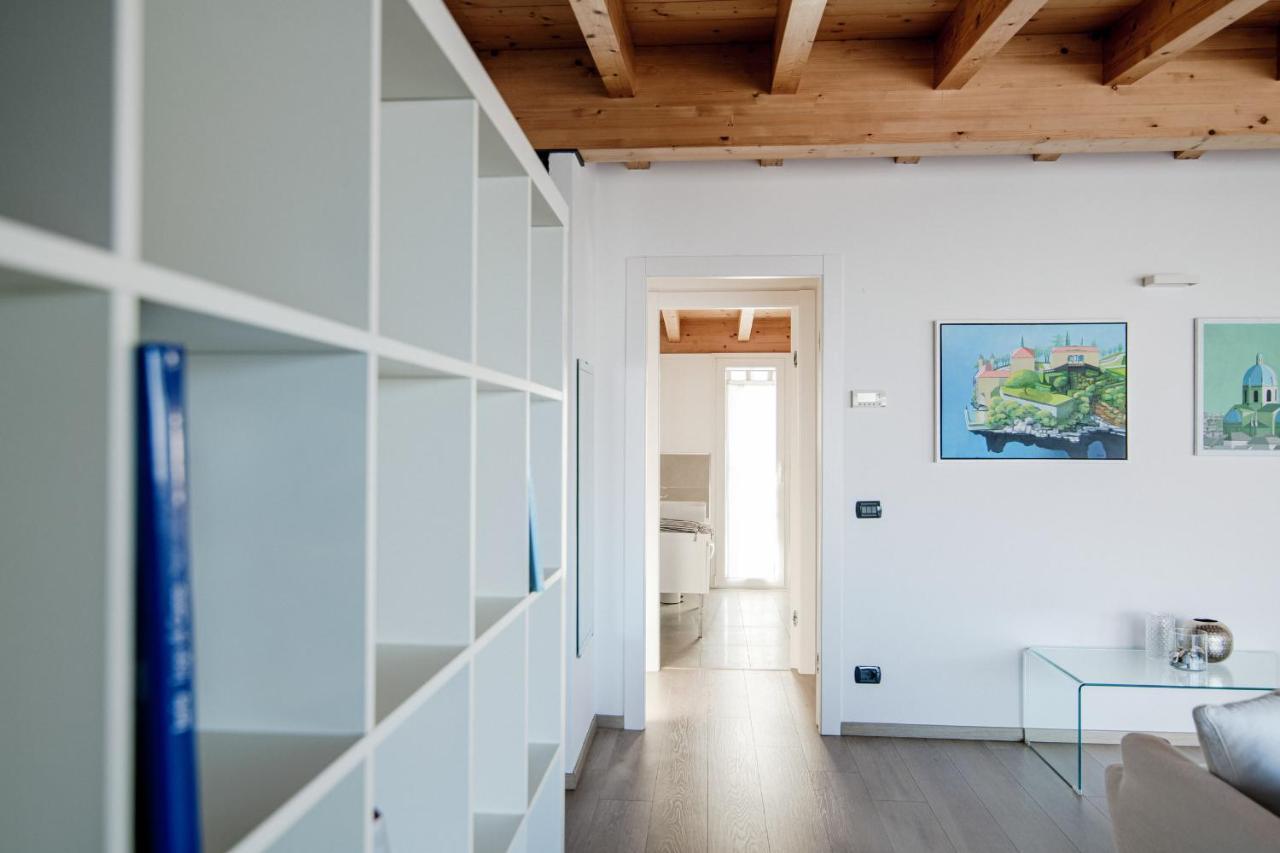 White Attic - By Myhomeincomo Camnago Volta Εξωτερικό φωτογραφία
